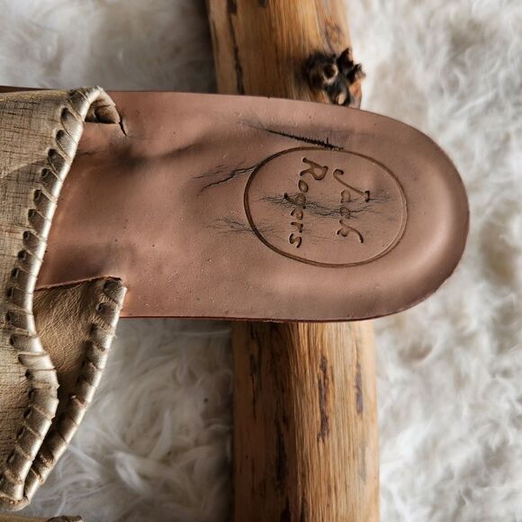 Jack Roger's gold sandals - Picture 4 of 7